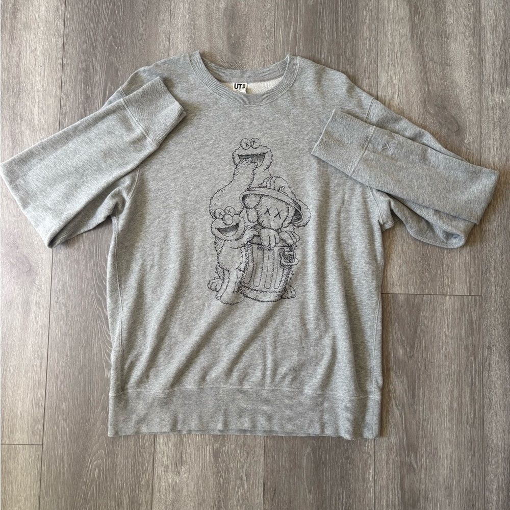Rare Uniqlo x KAWS x Sesame Street Collab Sweatshirt Gray Size Medium